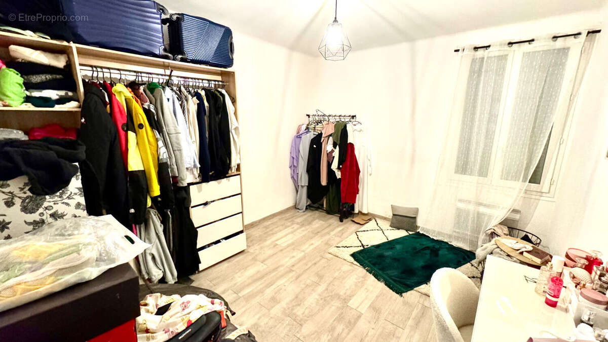 Appartement à ENTRAIGUES-SUR-LA-SORGUE