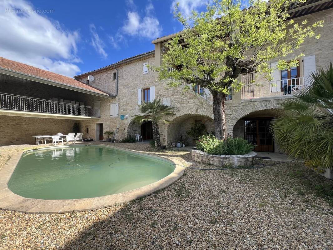 Appartement à CASTELNAU-VALENCE