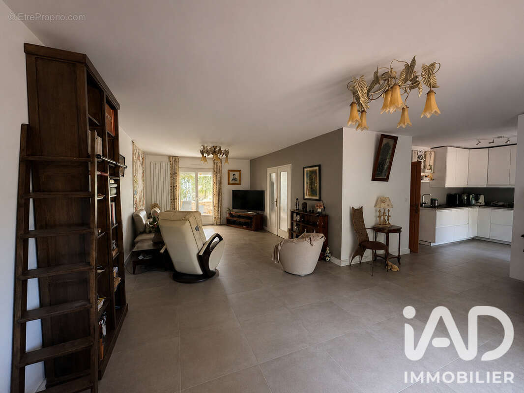 Maison 155 m² à Saint-Martin-En-Biere  - photo 5