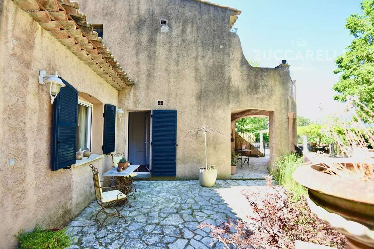 Maison à COLOMARS