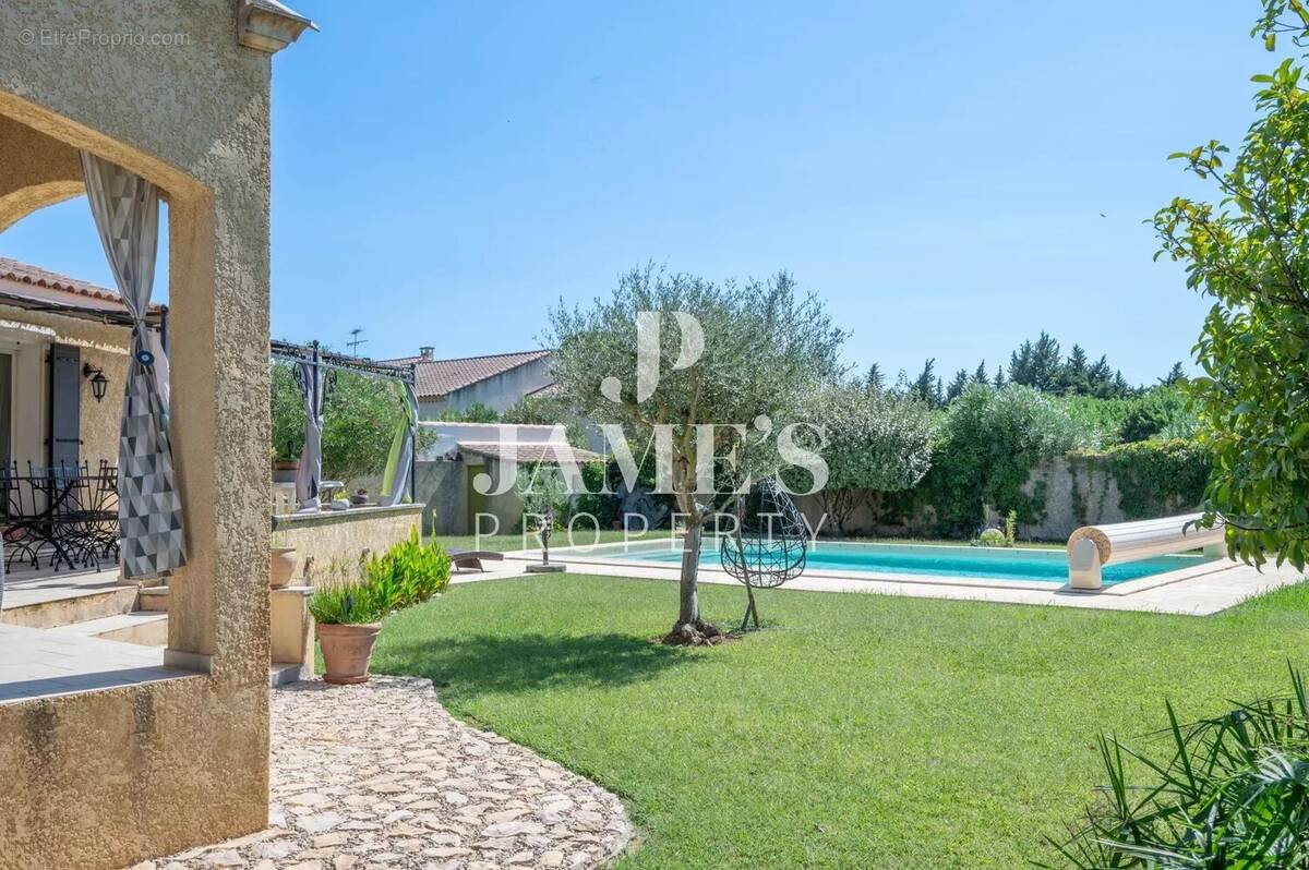 Maison à FONTVIEILLE