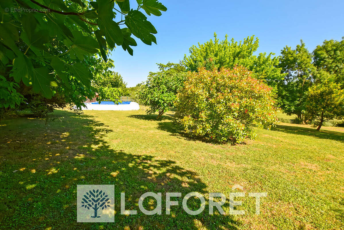 Maison à SAINT-GENIS-DE-SAINTONGE