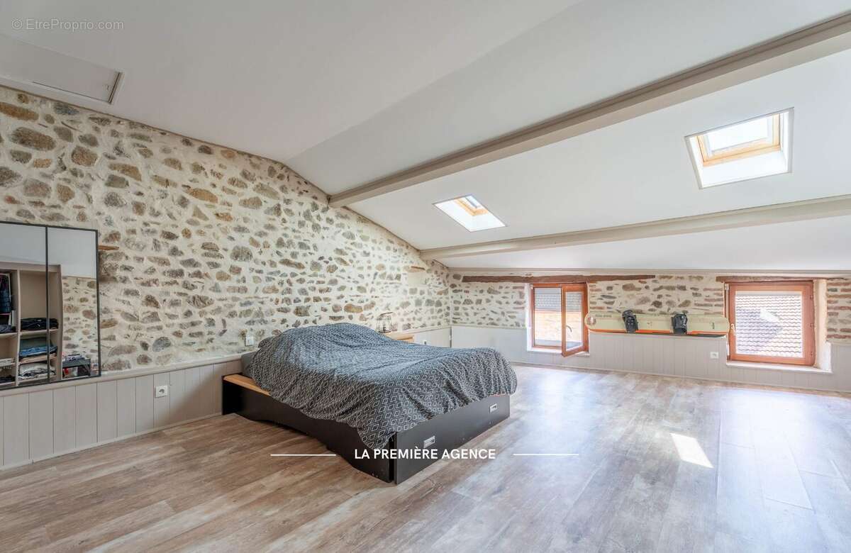 Appartement à SAINT-FORGEUX