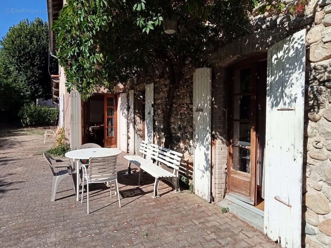 Maison à SAINT-LAURENT-DU-PAPE