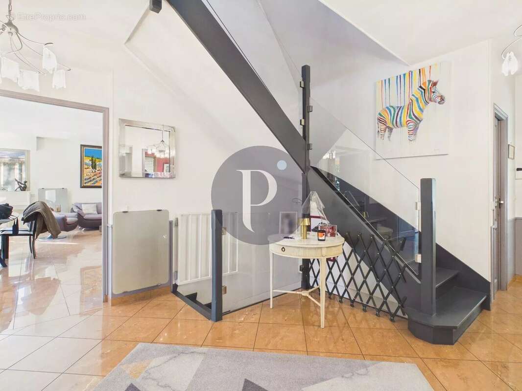 Maison à VERRIERES-LE-BUISSON