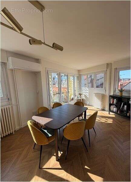 Appartement T3 entièrement rénové avec balcon et vue dégagée - photo 2