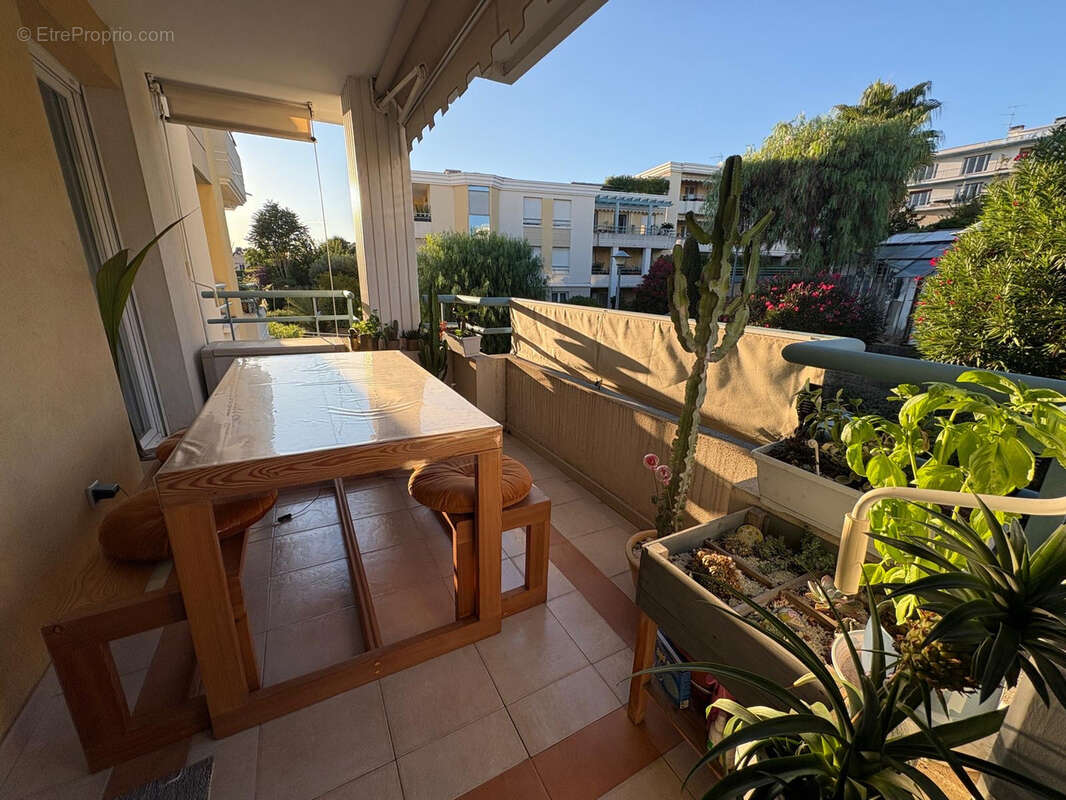 Appartement à SAINT-LAURENT-DU-VAR