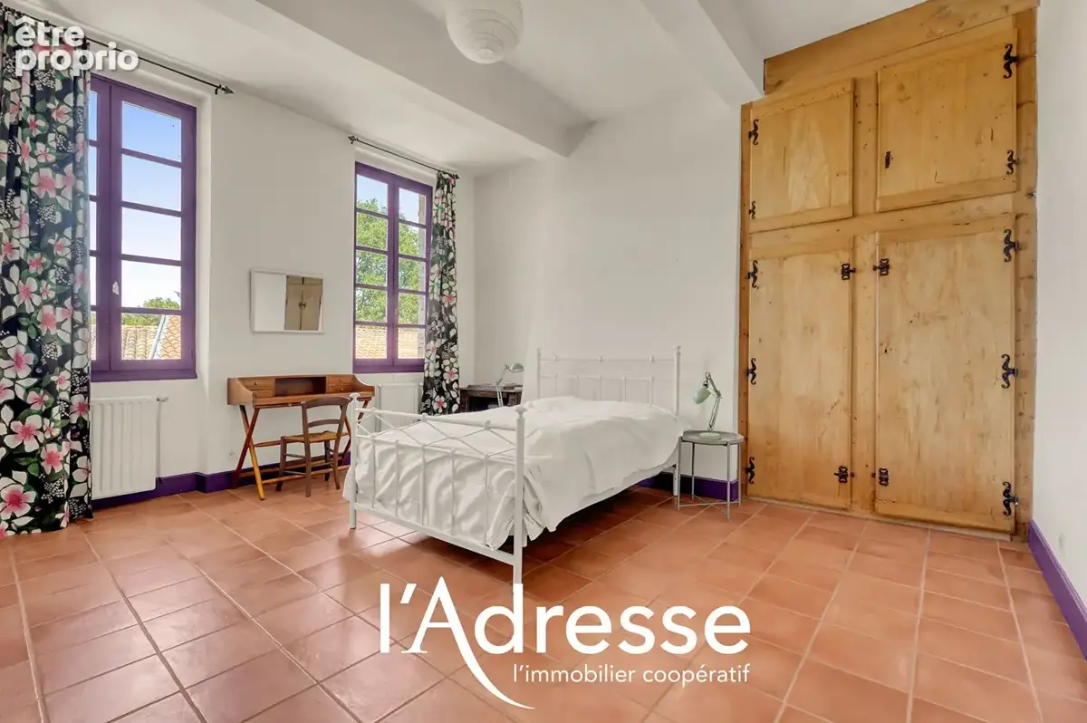 Exclusivité l'Adresse - Le BURGAUD - Maison de maître d'environ 290 m² avec parc arboré de 2 492 m², pigeonnier et dépendances - photo 13