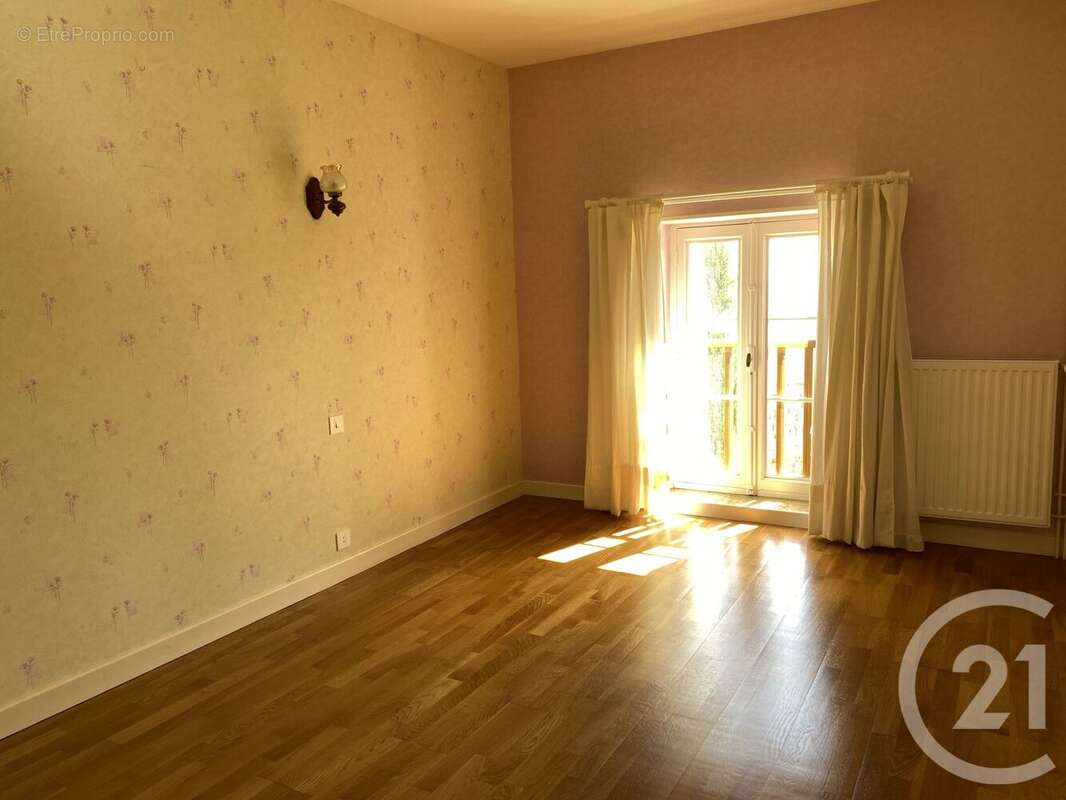 Maison à SURY-EN-VAUX