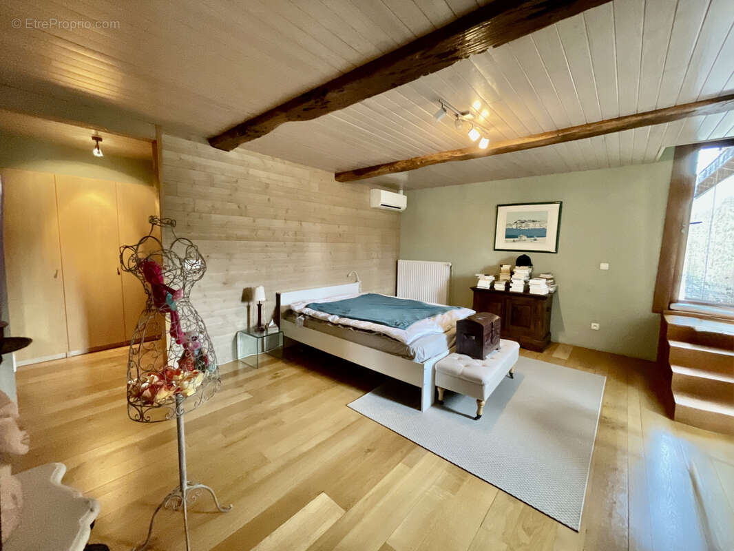 Maison à VIC-FEZENSAC