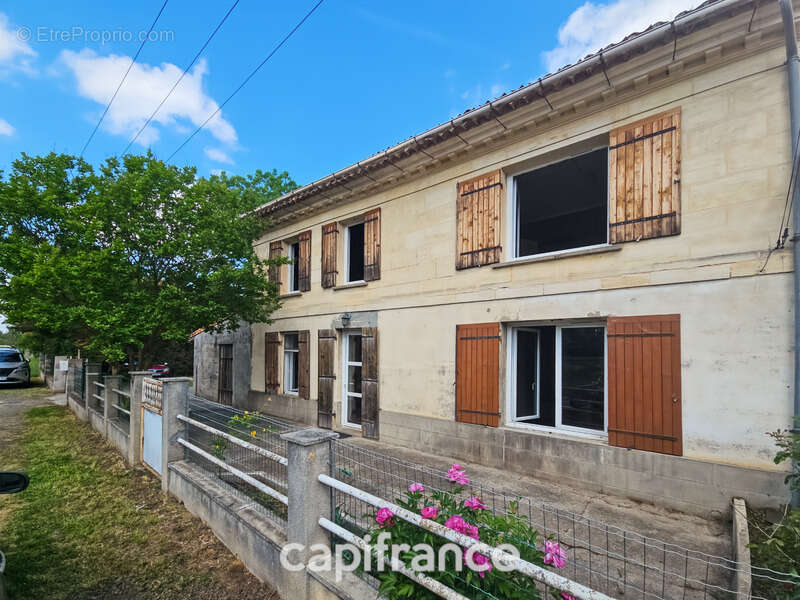 Maison à AMBES