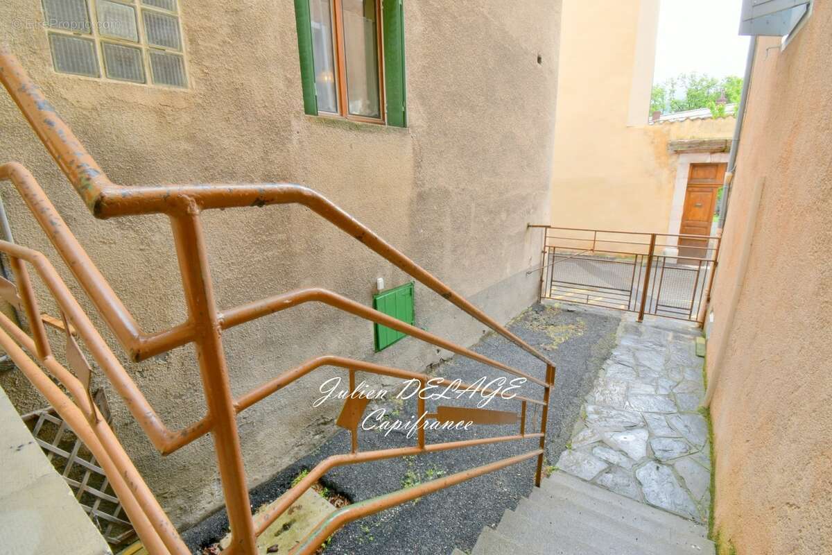 Maison de village  au cœur du centre historique d'Embrun – Exposition plein sud, cave et combles à aménager - photo 14
