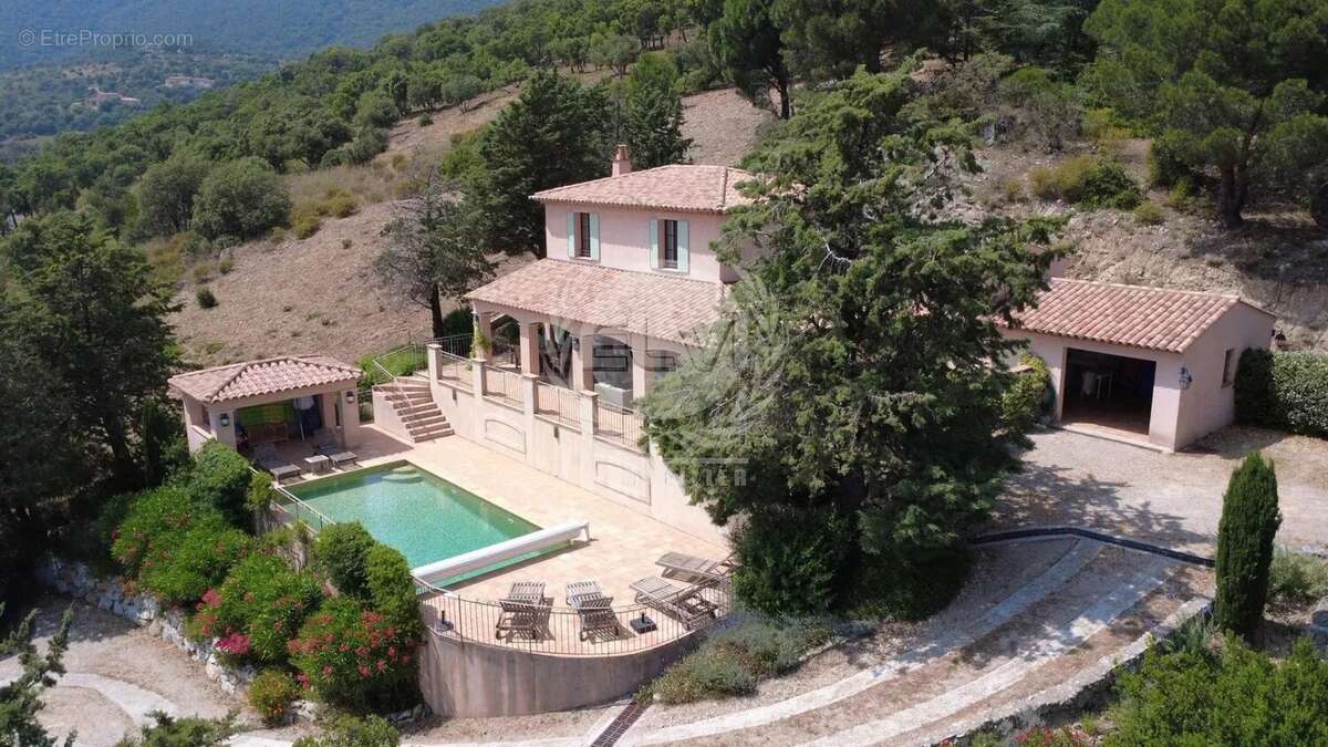 Maison à PLAN-DE-LA-TOUR