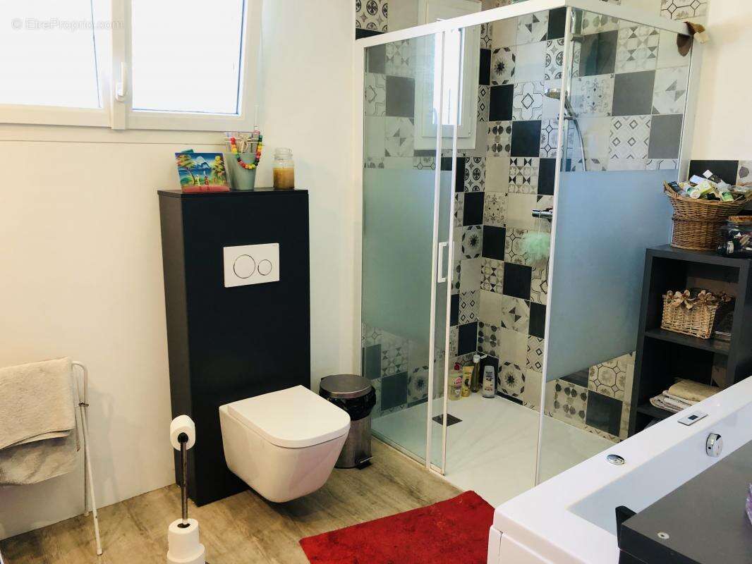 Maison à SAINT-LAURENT-DE-LA-PREE