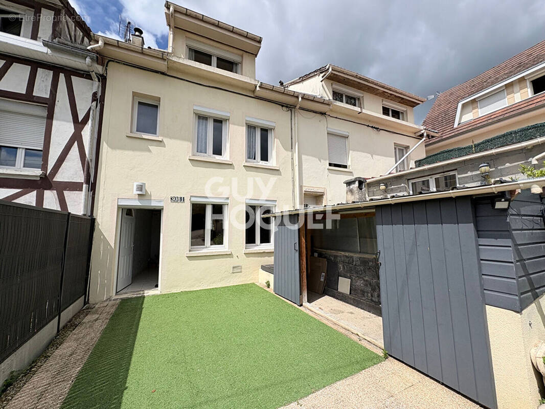 Maison à OISSEL