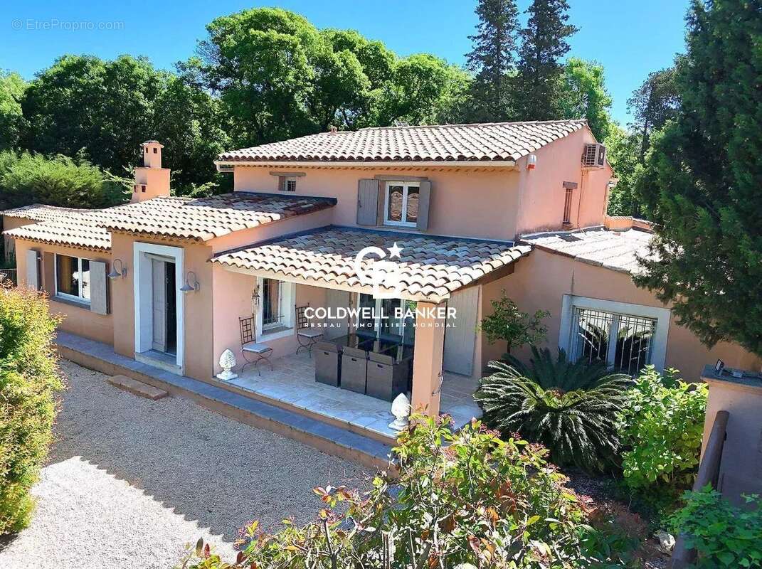 Maison à ROQUEBRUNE-SUR-ARGENS