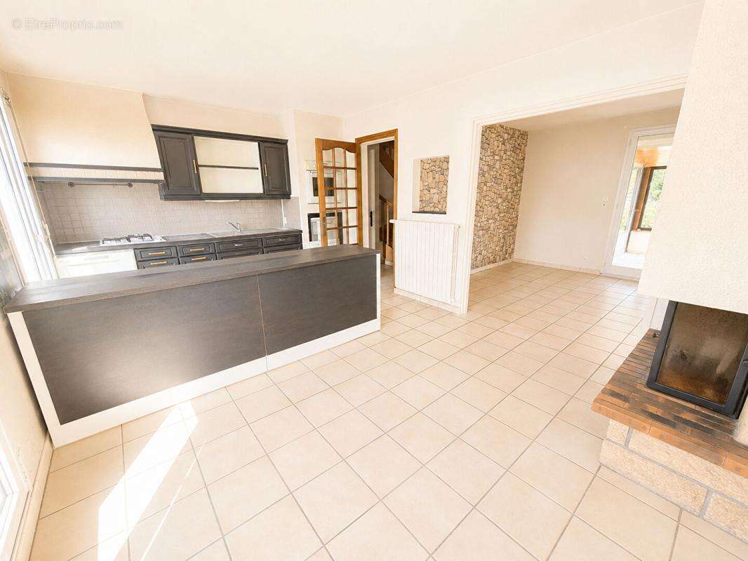 Maison de 82 m2 avec véranda chauffée de 17 m2 - jardin - garage aménageable - impasse  tres calme - photo 6