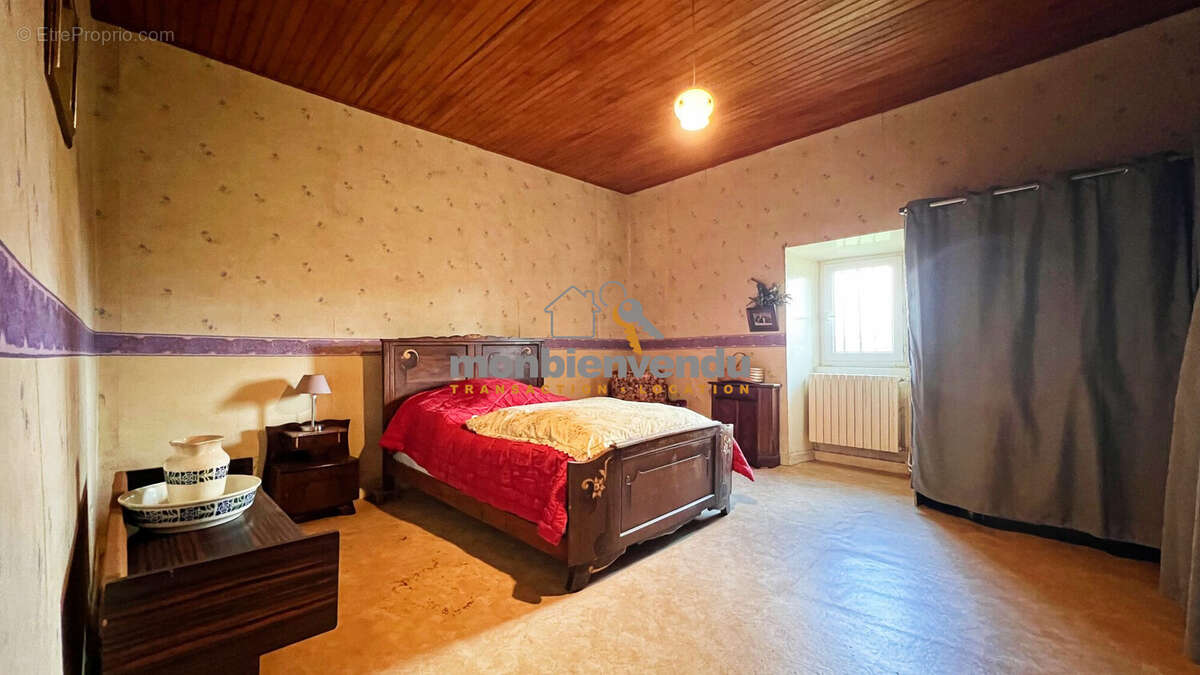 Maison à ROANNES-SAINT-MARY