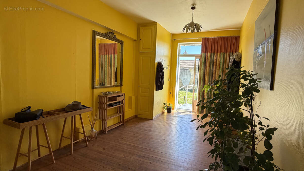 Maison à SAINT-JEAN-D'ANGELY