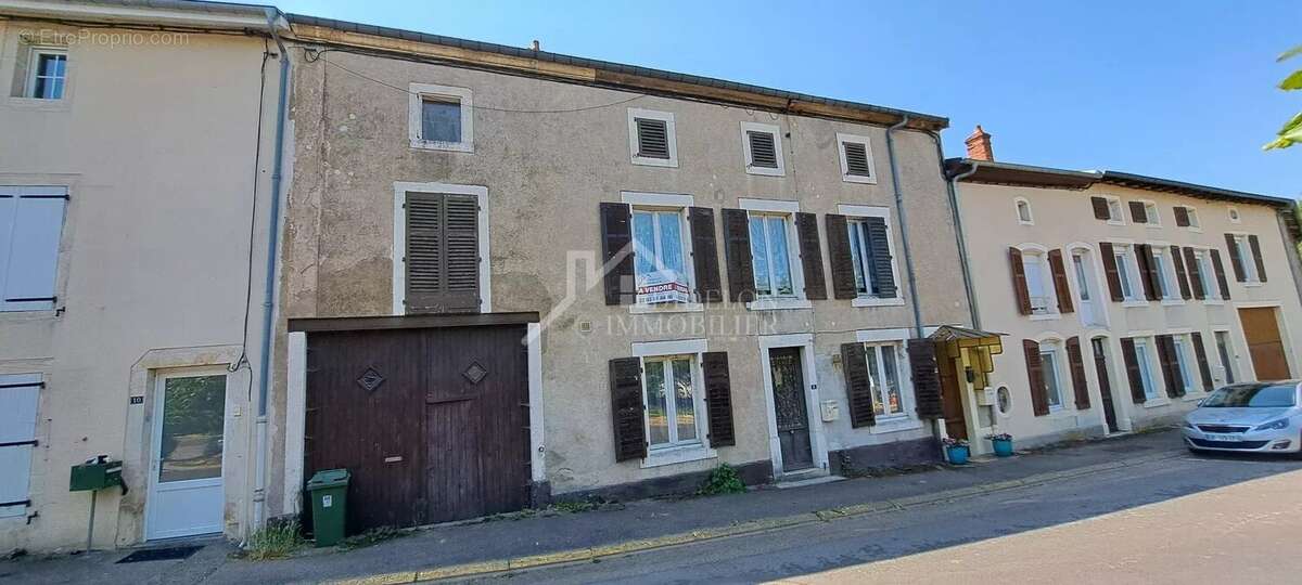 Maison à THIAUCOURT-REGNIEVILLE