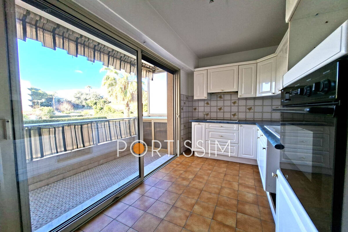 Appartement à SAINT-LAURENT-DU-VAR