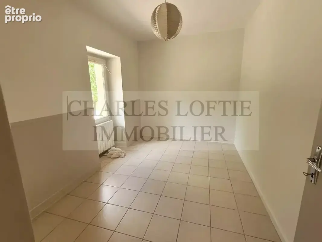 Maison de plain-pied avec terrain de près de 1500 m² - photo 6