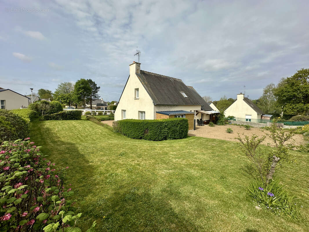 Maison à LA ROCHE-DERRIEN