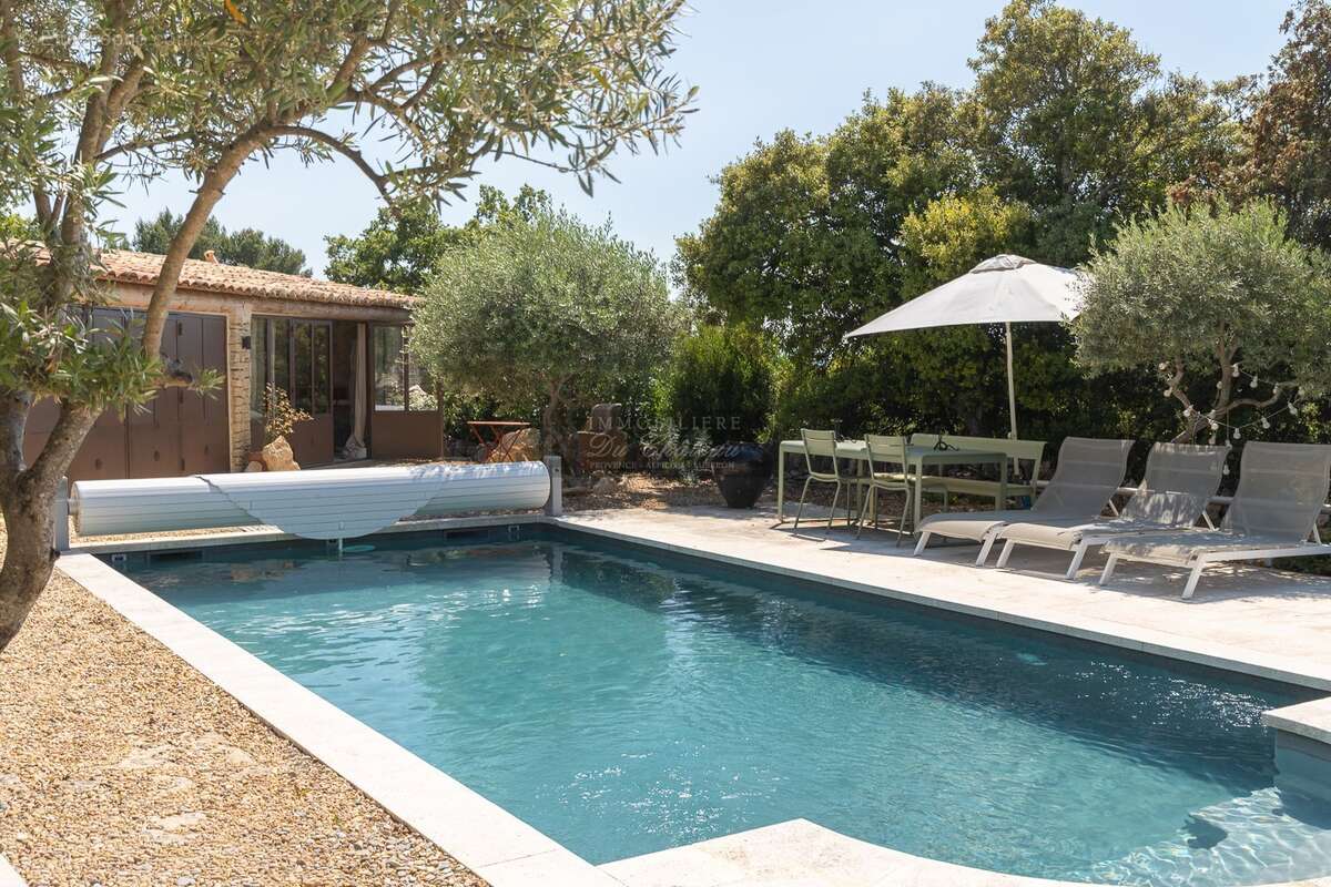 Maison avec vue panoramique, piscine et dépendance calme et proche village 4 chambres - photo 14