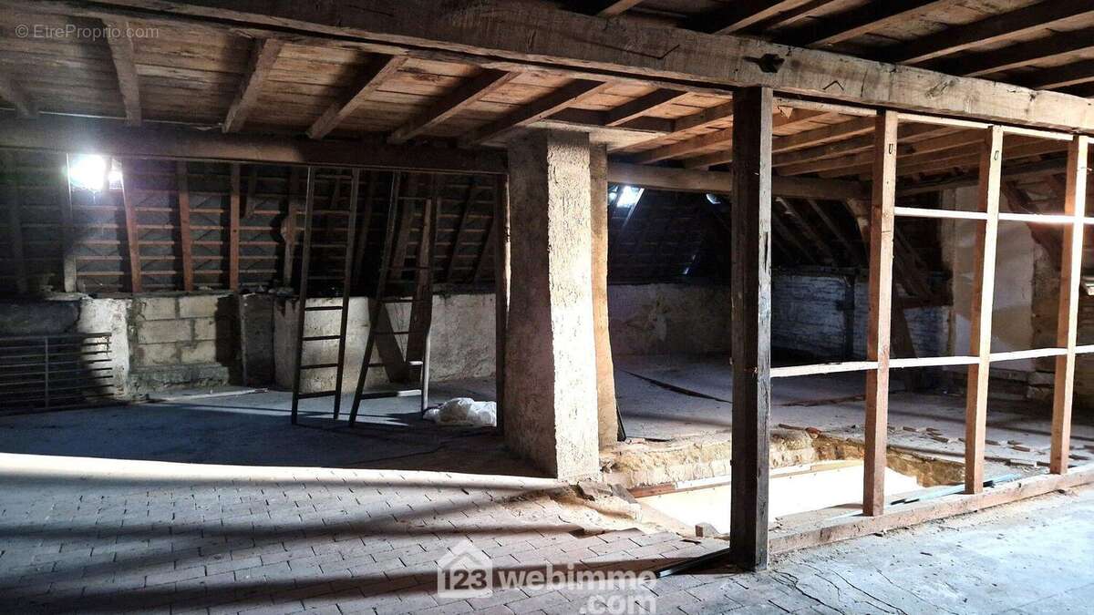 De beaux volumes sont présents pour votre projet - Appartement à LAON