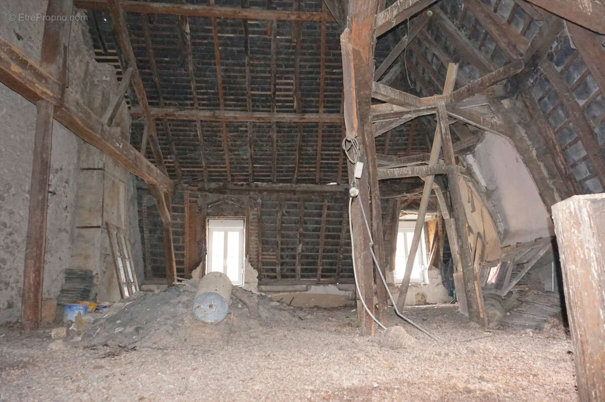 Appartement à LUZY