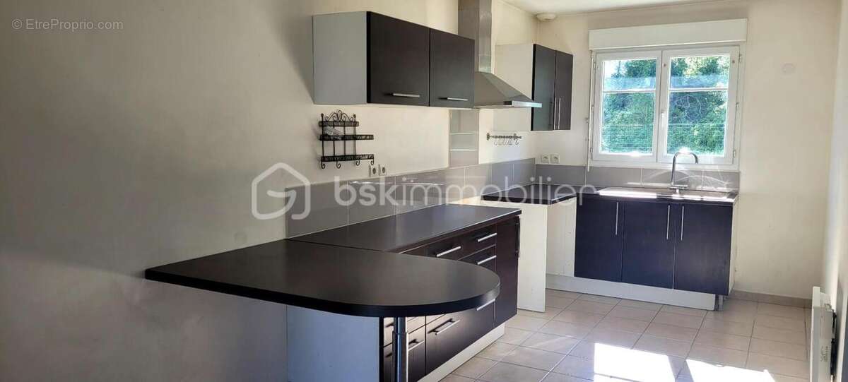 Maison familiale 4 pièces avec garage dans résidence sécurisée à Ormes - photo 2
