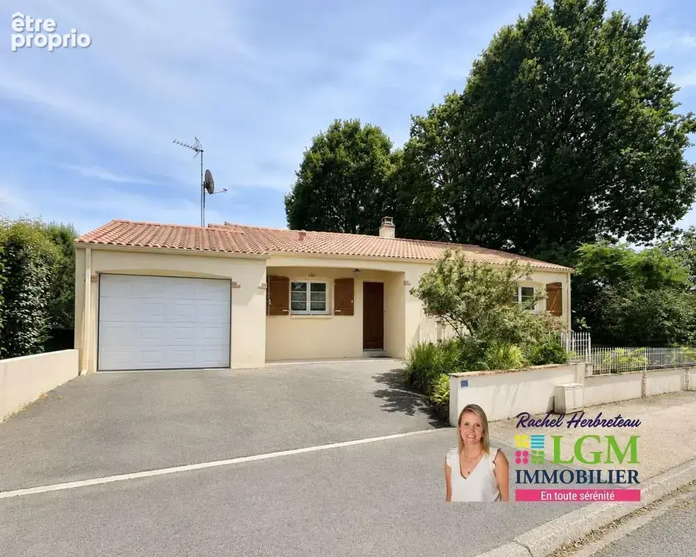Maison À Vendre - Mouilleron le Captif- Maison familiale avec jardin arboré dans un lotissement calme - photo 18