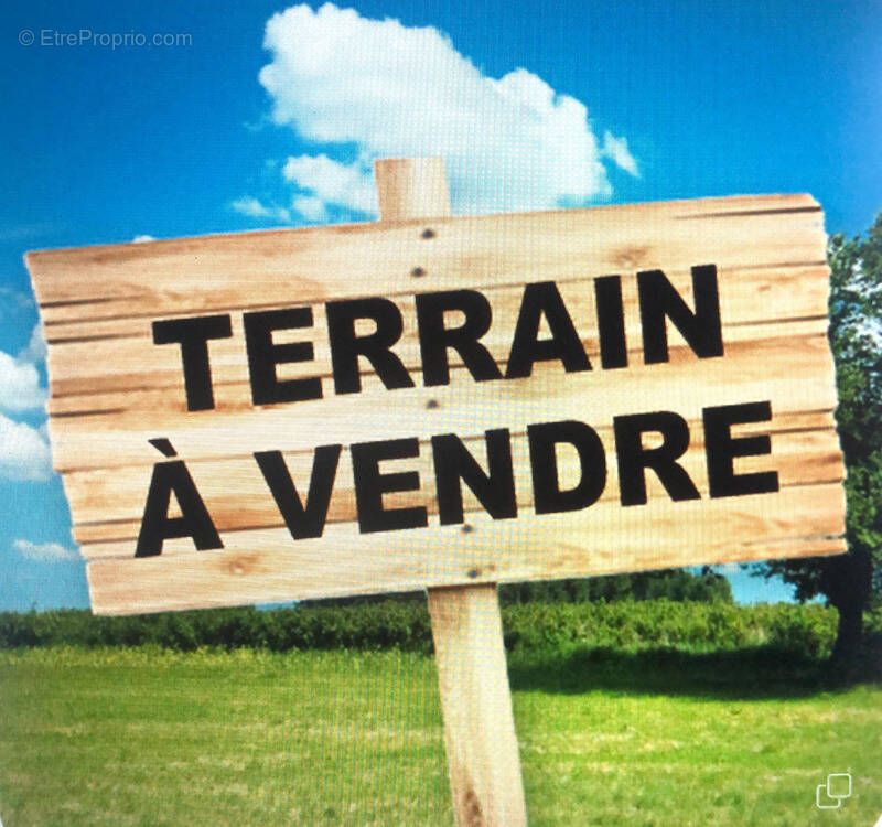 Terrain à PERONNAS