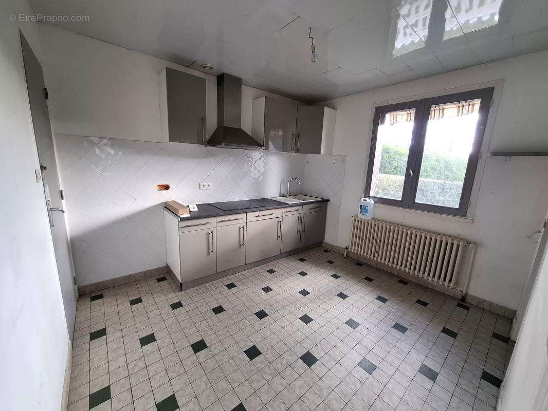 Maison à CUISE-LA-MOTTE