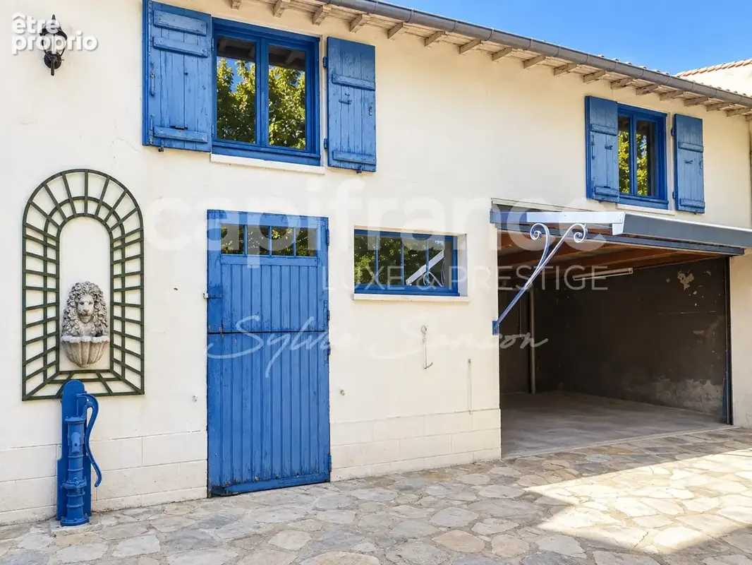 Mantes-la-Jolie – Demeure de caractère de 380 m², 14 pièces, jardin et garage - photo 2