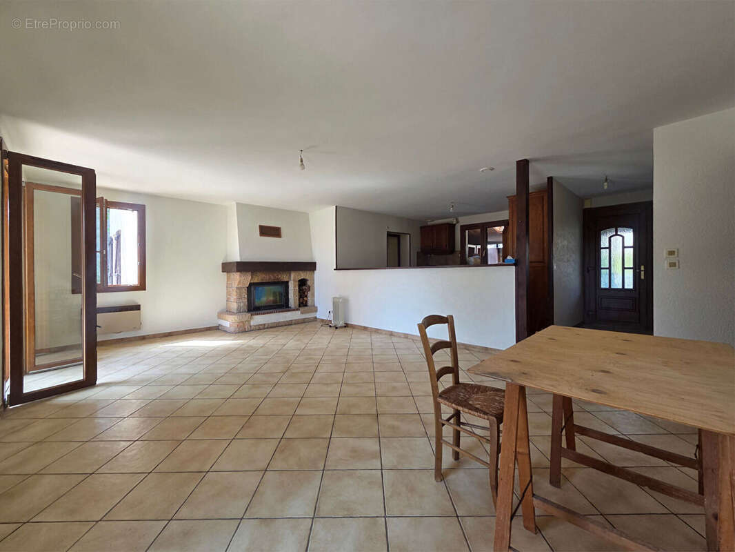 Maison à GREZIEU-LA-VARENNE