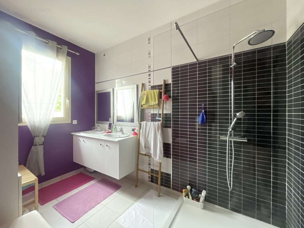 Maison 250 m² à Contest  - photo 8