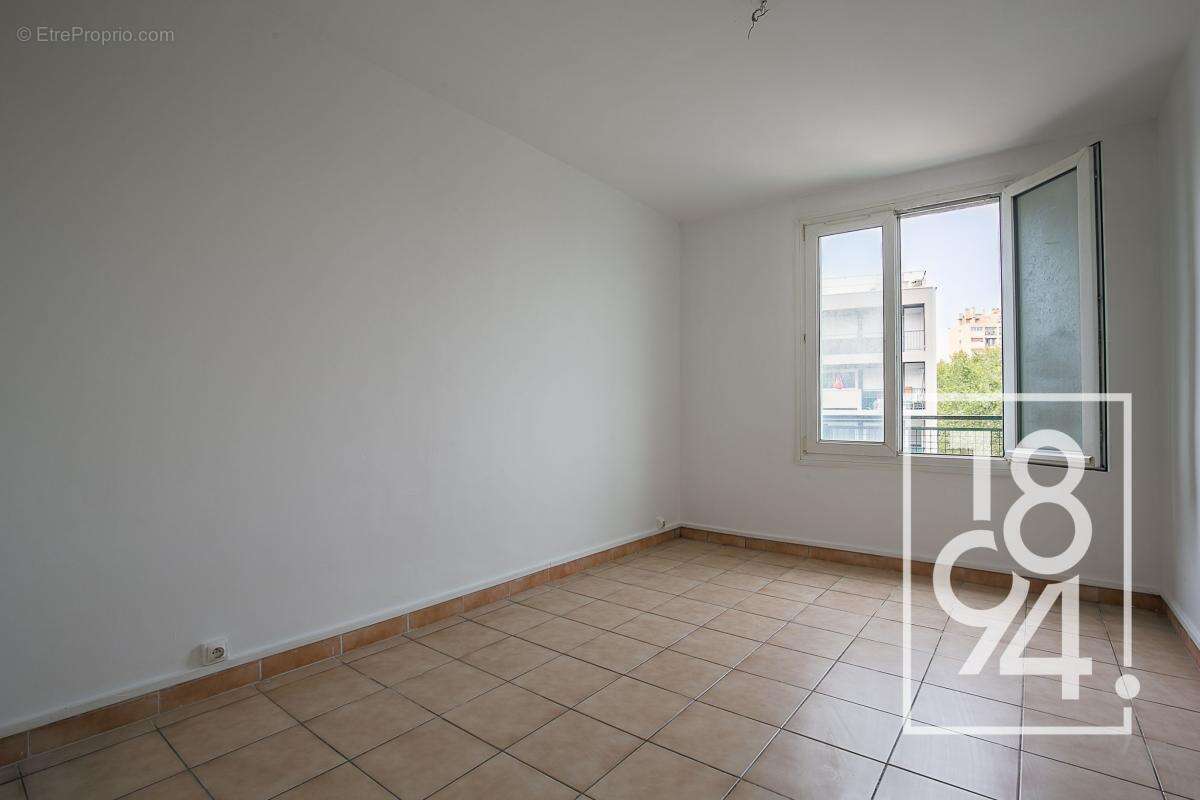 Appartement à MARSEILLE-5E