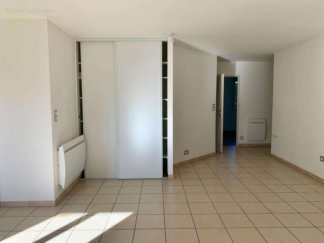 Appartement à CRUZILLES-LES-MEPILLAT
