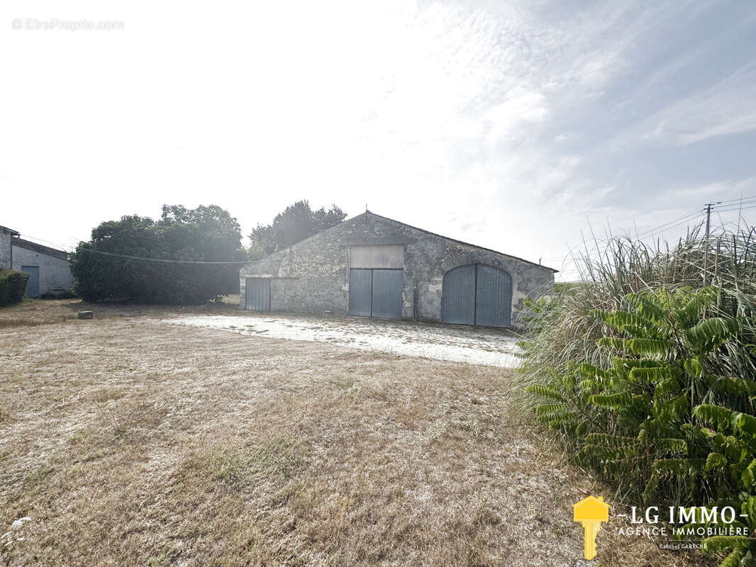 Maison de plain-pied au milieu de son jardin arboré d'arbres fruitiers avec grange de 346 m2 - photo 26