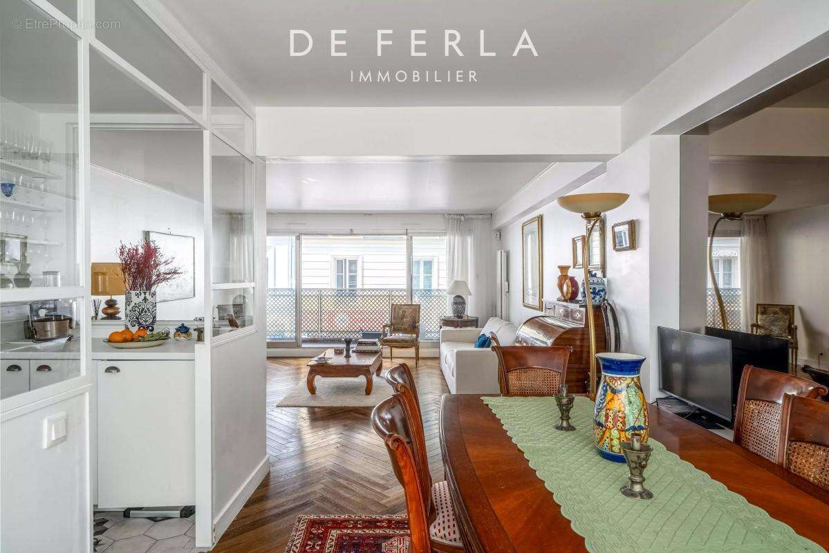 Appartement à PARIS-7E