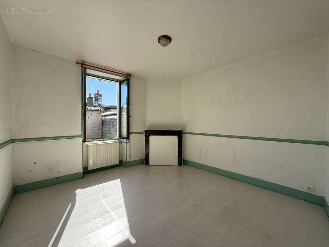 Maison 56 m² à Issoudun  - photo 7