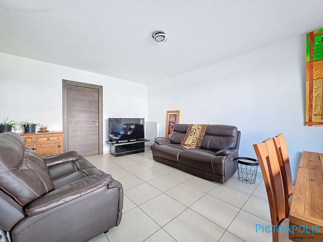 Appartement à SAINT-GENIS-POUILLY