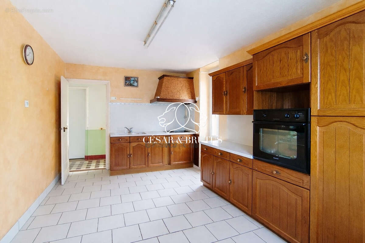 Maison 199 m² à Marcigny  - photo 4