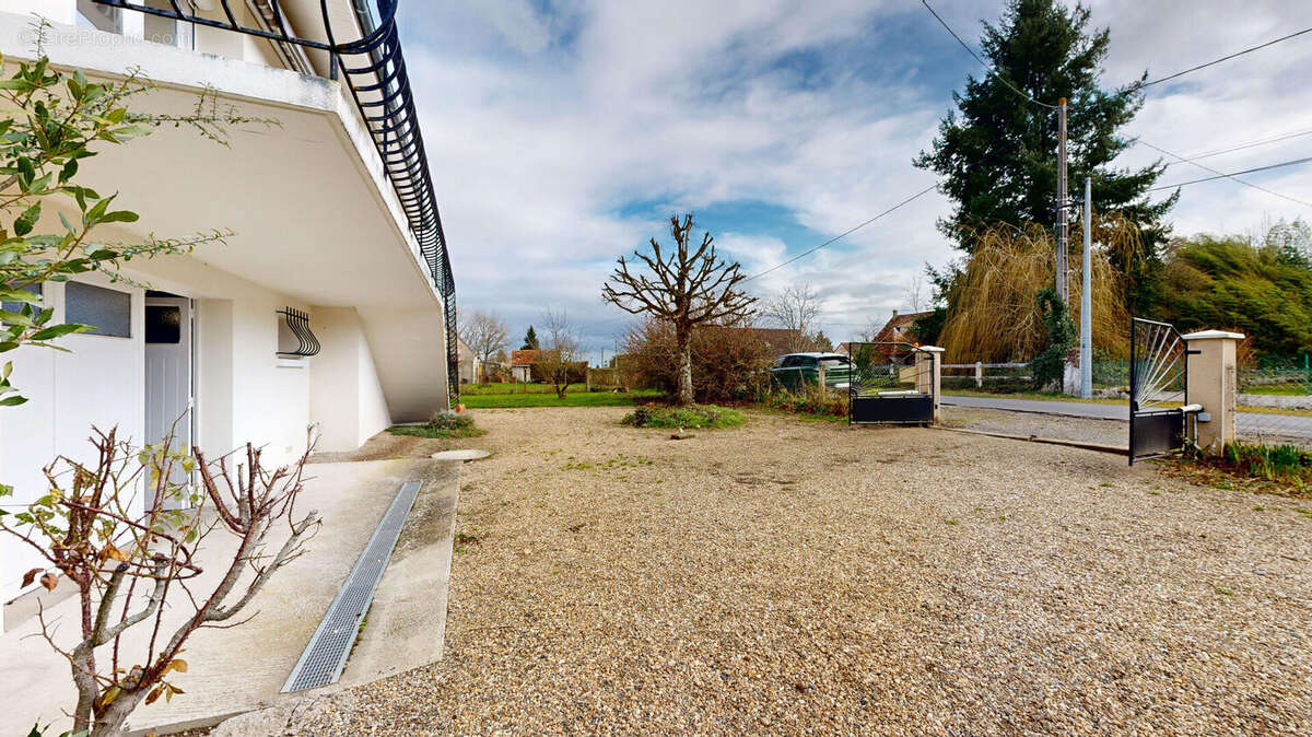 Maison à NEUILLY-LE-REAL