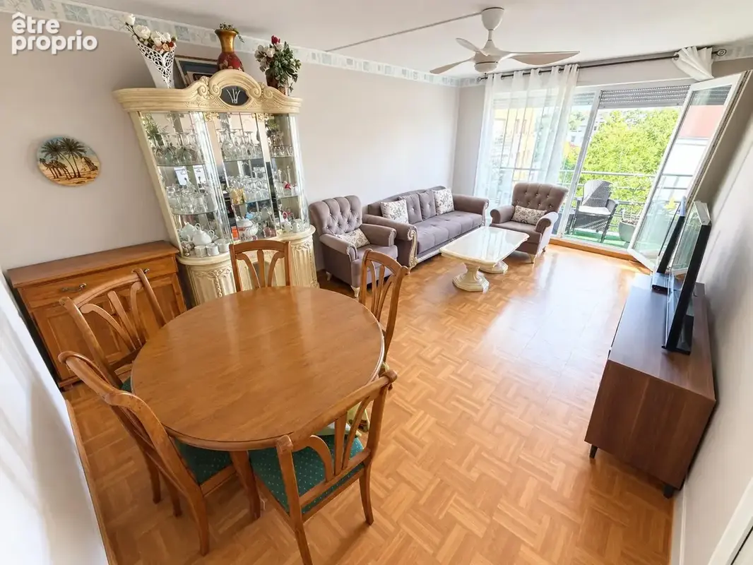 Appartement en dernier étage avec ascenseur, quartier calme et recherché - photo 2