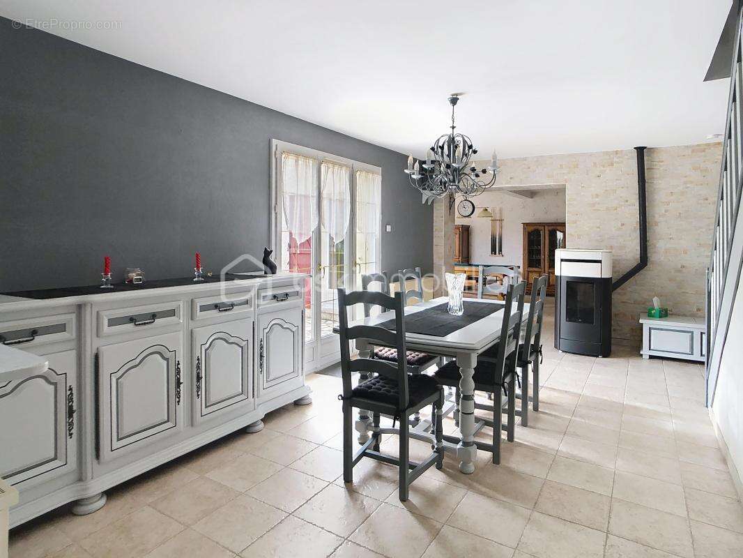 Maison à EGREVILLE