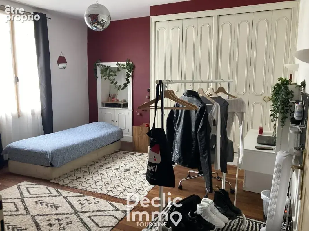 Maison 195 m² à Descartes  - photo 7