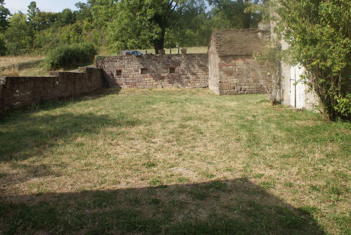 Maison à COLLONGES-LA-ROUGE