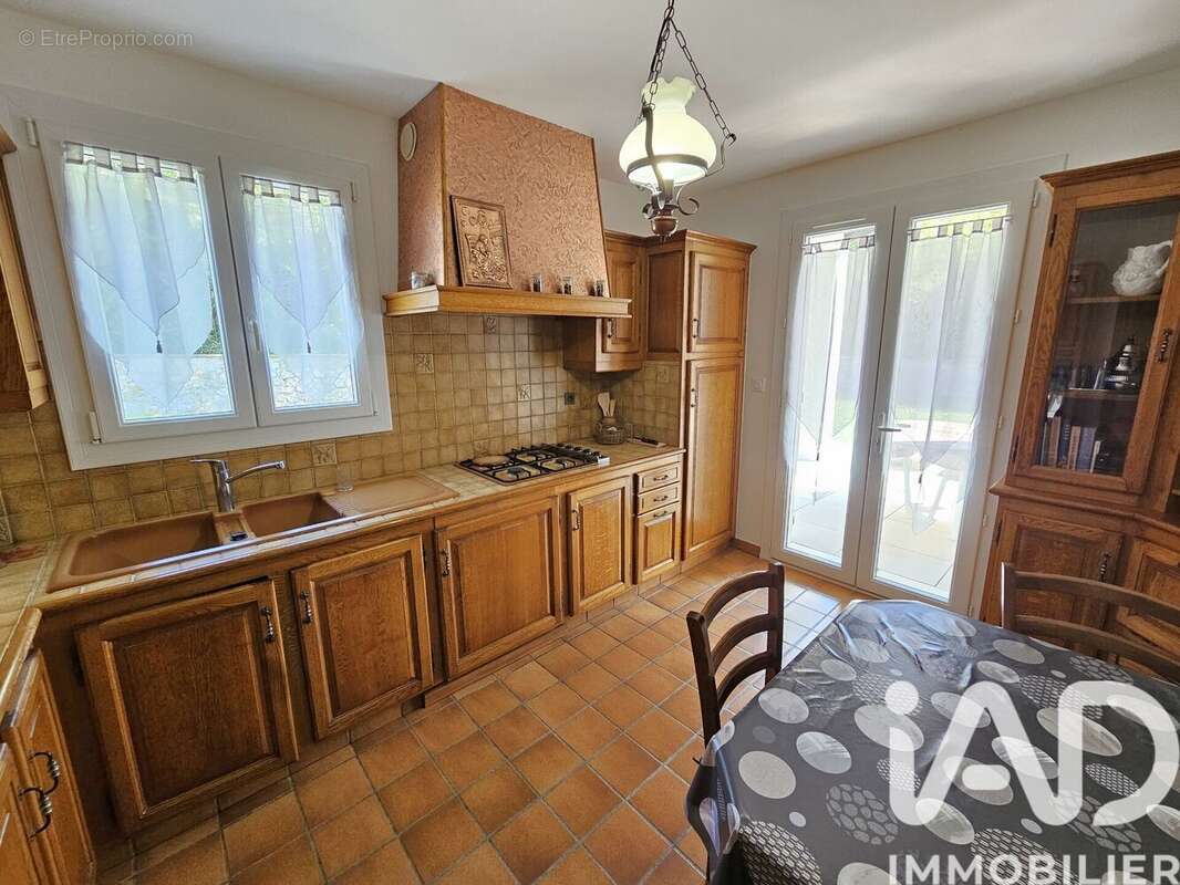 Maison 137 m² à Saint-Vincent-De-Barres  - photo 8